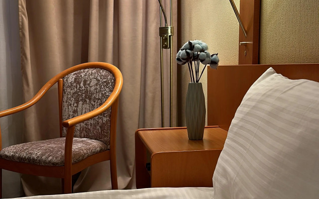 Proton Hotel