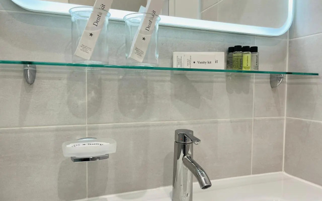 Apartamenty Fresh Dvukhkomnatnye s dushevoy kabinoy