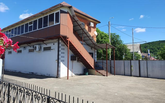 Lago Naki Guest House