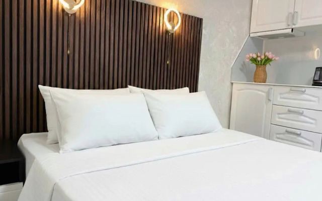 Serdtse Adlera Na Kaspiyskoy Flat