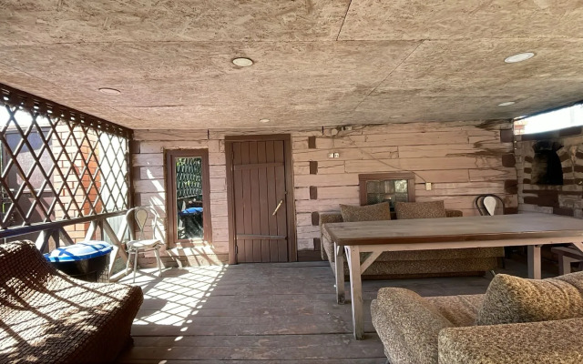 Otlichny Dvukhetazhny s Mangalom i Baney Ryadom s Prudom Private House