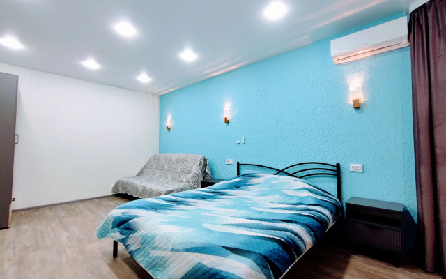 Lyuks s Konditsionerom i Boylerom v Tsentre Abakana Apartments