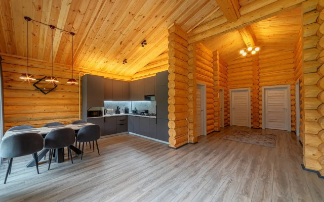 Частный дом в поселке Разливы-1, 8Б