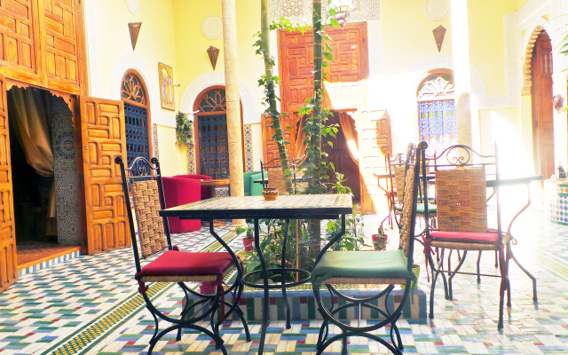 Отель Riad Darzouhour