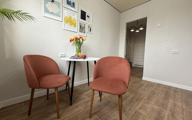 Skandinavskaya ryadom s trassoy M4 i tsentrom goroda Flat