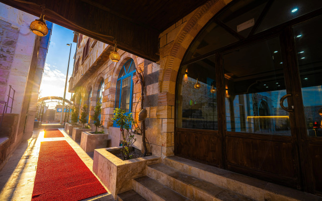 Crazy Horse Hotel