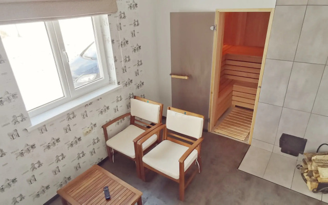 Частный дом на берегу моря с бассейном