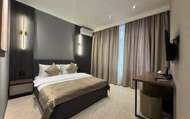 Twelve Inn Hotel