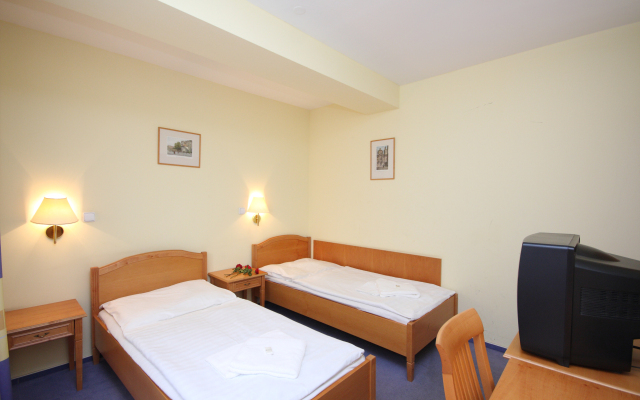Claris Hotel