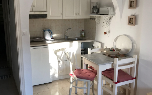 Leonardos Apartments