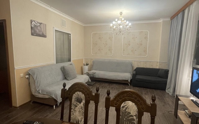 U Finlyandskogo Vokzala I Kreysera Avrory Apartments