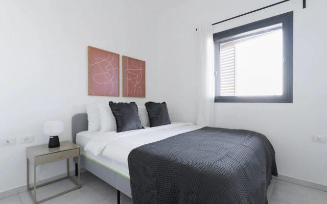 Blueground at Tzameret ID41 Apartments