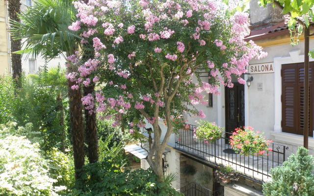 Villa Salona Apartments