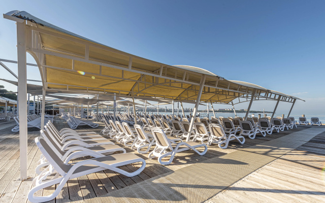 Kurortnyj otel' Alean Family Biarritz