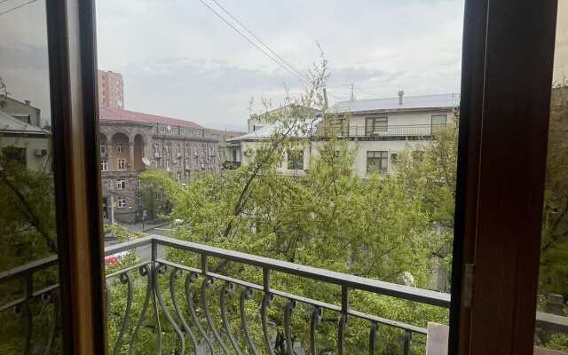 Saryan 2 Apartments