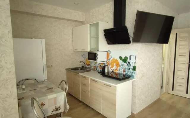 S Balkonom I Vechernim Zakatom Flat