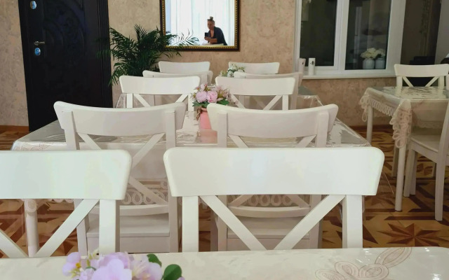 Zolotoy Lev Hotel