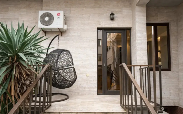 Urban nest old Tbilisi