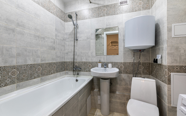 V 10 Minutakh Ot Kremlya Flat