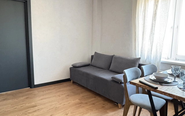 V gostyakh u A. Nevskogo Flat