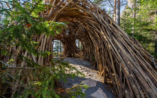 We Lodge Hotel