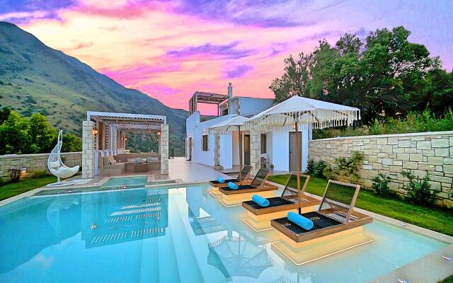 Blue Lake Villa Heated Pool