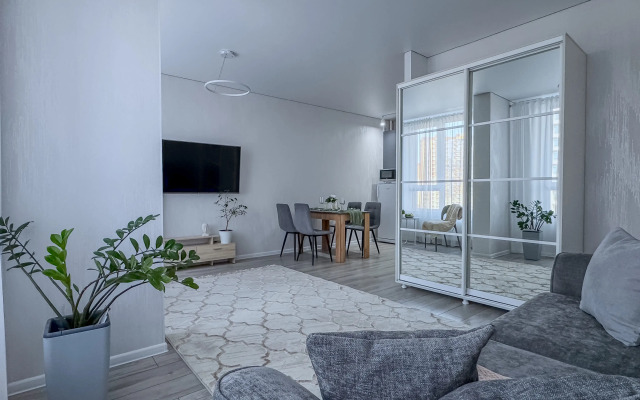 Studiya Green Fox na Bekhtereva 2B Flat