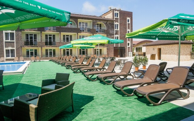 Emeraldika Family Beach Hotel Hotel