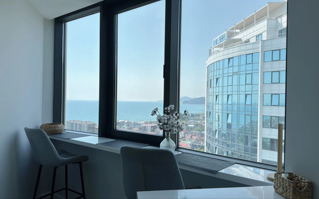 Apartament favorit MorskayaSimfonya-2 s panoramoj na more, bassejnom na territorii ZhK Apartment