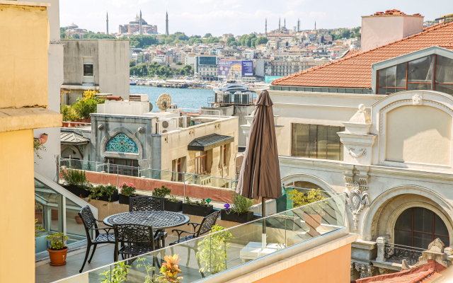 No 8 Galata Apart-Hotel