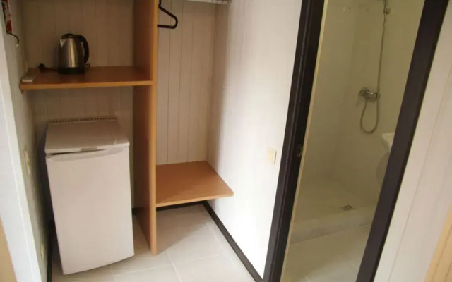 Peak Season 4 Apartments