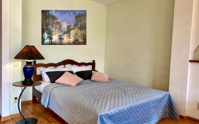 Апартаменты с французскими балконами на Чёрном озере