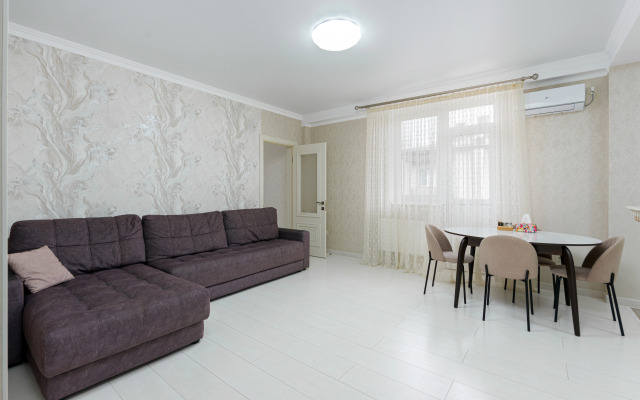 Sutkiru Ryadom S Viktoriey Flat