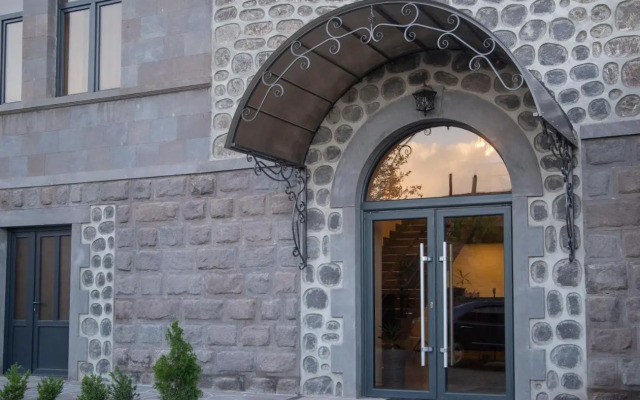 Popock Goris Guest House