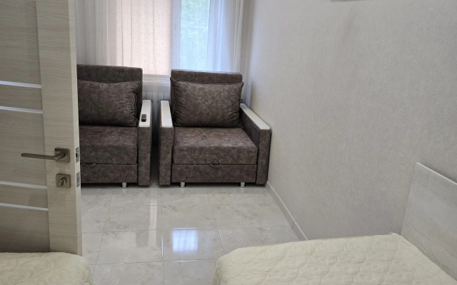 Na Avtostancii Elizovo Triple Living Quarters