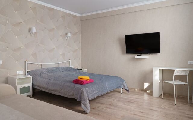 Studiya lyuks na Pukhova 56 Apartments