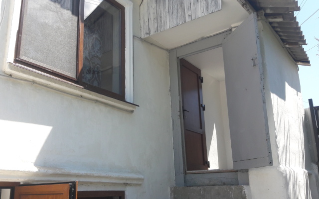 Na Krasnoflotskoy Flat