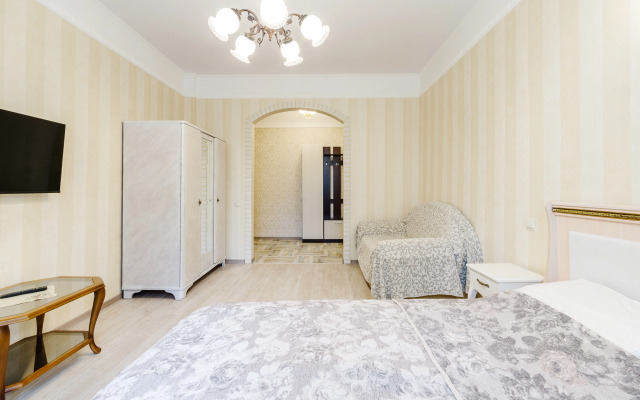 Na Oktyabryskom Prospekte 14 Flat