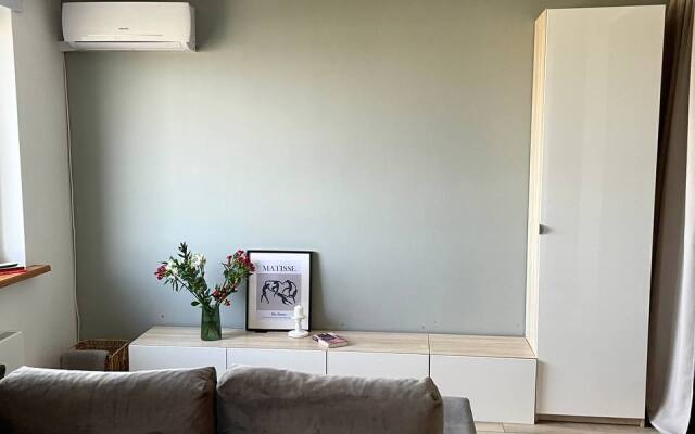 White Lodging Flat