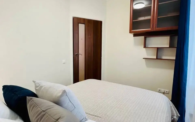 Uyutnaya 3-Kh Komnatnaya U Metro Akademicheskaya Flat