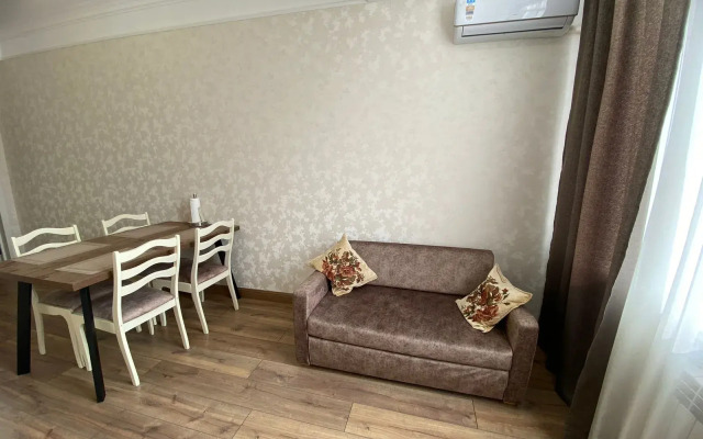 Tur House v Kaspiyske Apartments