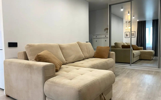 2-K s Klassnym Remontom na Pobede u Tsentra Flat