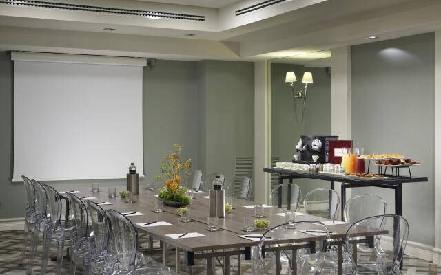 Leon's Place Hotel