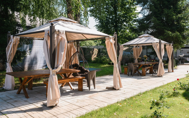 Pyatnitskiy Plyos Hotel