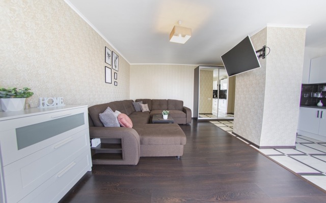 Апартаменты Двухкомнатная квартира на набережной