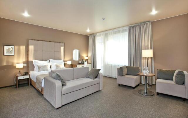 L hotel Hotel