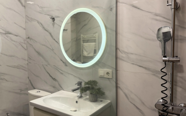 Apartamenty s 2 spal'nami i balkonom v centre goroda ot Sweet Home