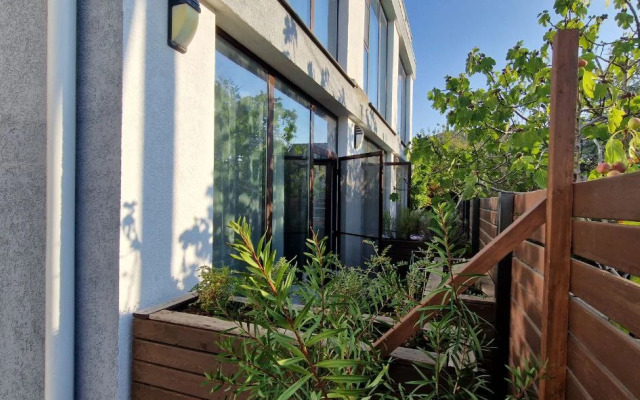 Aprelskaya 7 Guest house
