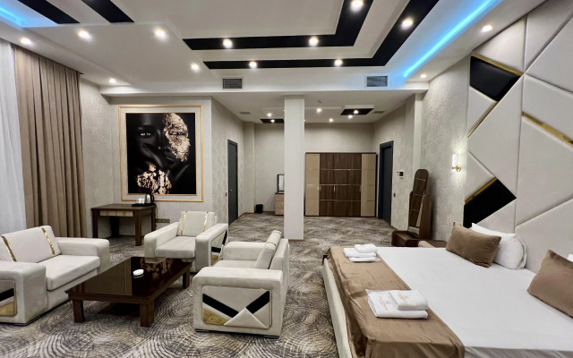 Royal Mansion Hotel