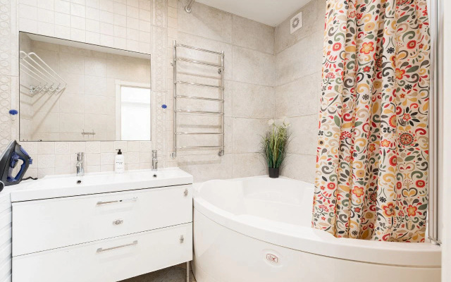 Апартаменты возле метро Автозаводская. 4 станции до центра. Парковка.